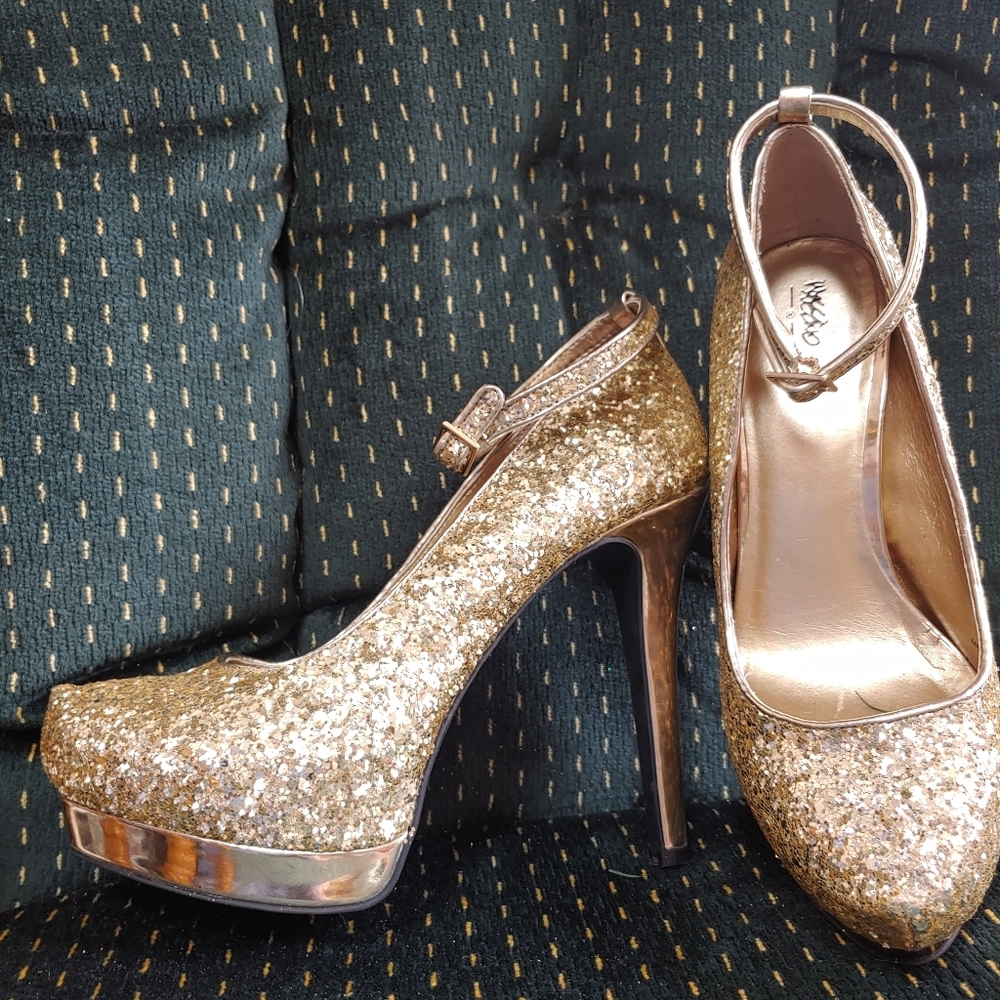 SIZE 6 HOT SHIMMERING GOLD PLATFORM HEELS